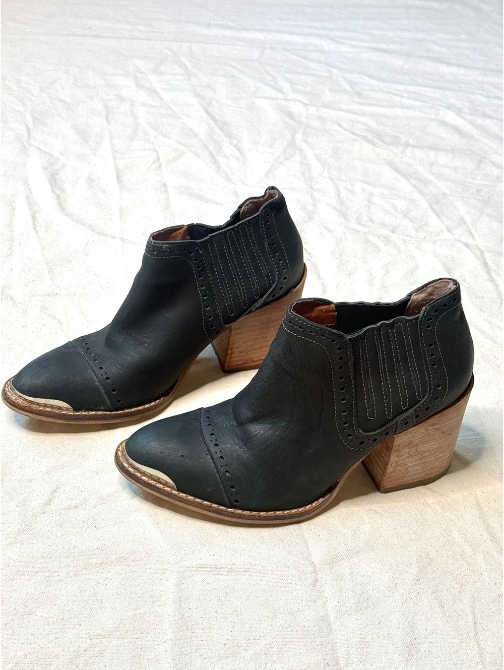 HEYAS Black Leather Brogue Ankle Boots EU 38 US 7.5-8 Chelsea Block Heel